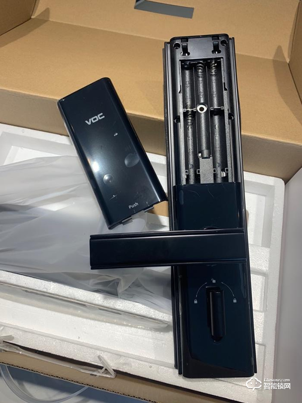 華為系史上性價(jià)比最高智能鎖，VOC指紋鎖x8初體驗(yàn)測(cè)評(píng)