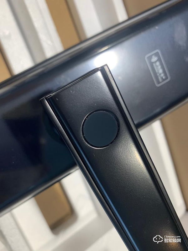 華為系史上性價(jià)比最高智能鎖，VOC指紋鎖x8初體驗(yàn)測(cè)評(píng)