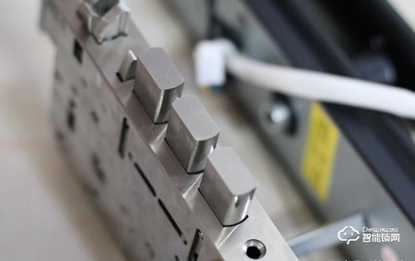 C級鎖芯+5D安全防護技術，TCL智能鎖安全杠桿滴