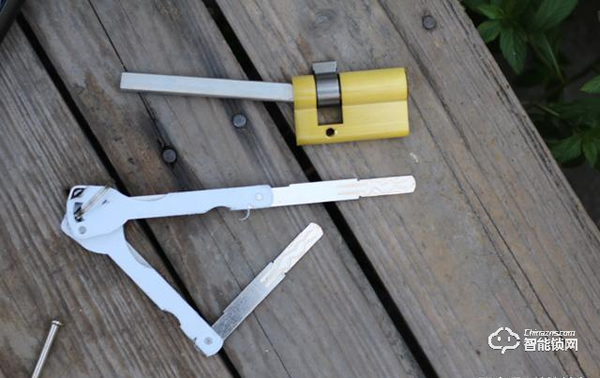 C級鎖芯+5D安全防護技術，TCL智能鎖安全杠桿滴