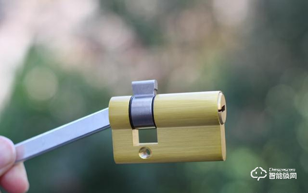 C級鎖芯+5D安全防護技術，TCL智能鎖安全杠桿滴