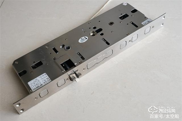 德施曼V8智能門鎖，以專業之名去守護我的家門