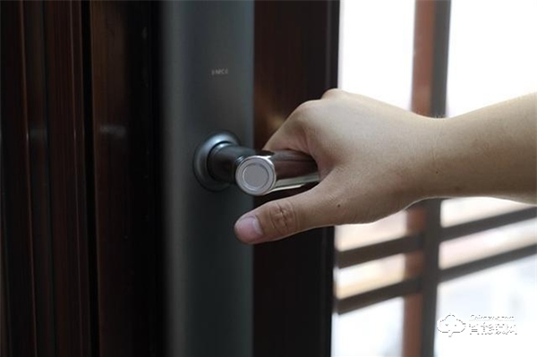德施曼V8智能門鎖，以專業之名去守護我的家門