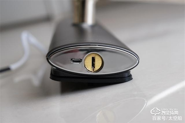 德施曼V8智能門鎖，以專業之名去守護我的家門