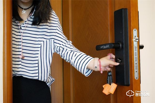 百元智能門(mén)鎖初體驗(yàn)-小益E206米家智能鎖