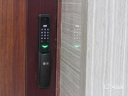 自帶貓眼遠程監(jiān)控于一體:小益X6智能鎖