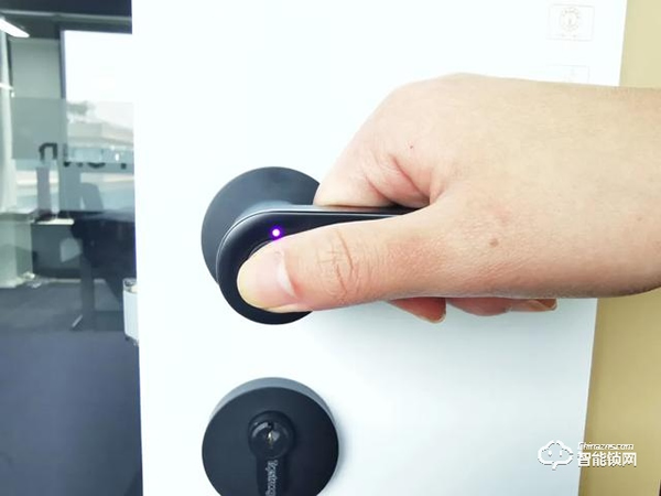 頂固安全門鎖ND100評測：簡而不凡，給家庭多重守護