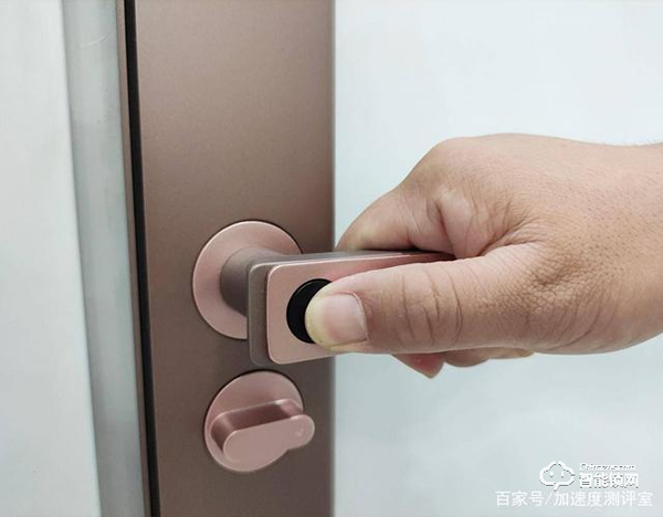 首創行業呼吸燈設計，斑點貓Z3智能指紋鎖實測體驗，顏值擔當者