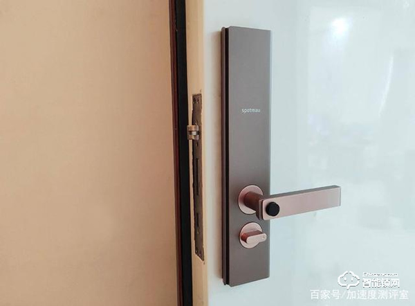 首創行業呼吸燈設計，斑點貓Z3智能指紋鎖實測體驗，顏值擔當者