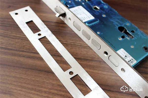 一次投入多重守護,帶貓眼的全自動智能鎖 一次投入多重守護,帶貓眼的全自動智能鎖