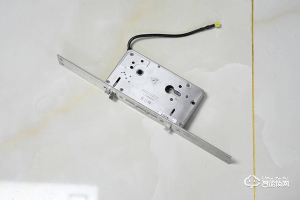 Aqara全自動(dòng)智能推拉鎖D100，讓我成為全村最靚的仔