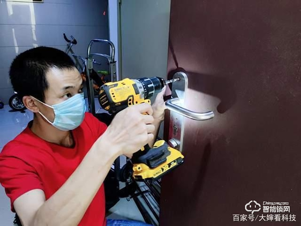 老丟鑰匙不如扔掉鑰匙，讓你家的門更加安全，小米智能門鎖E體驗