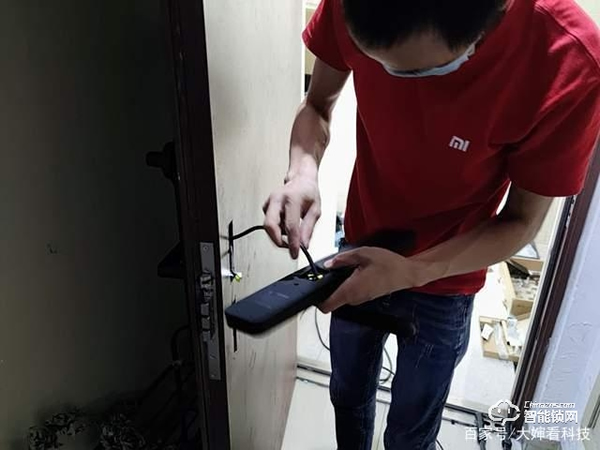 老丟鑰匙不如扔掉鑰匙，讓你家的門更加安全，小米智能門鎖E體驗