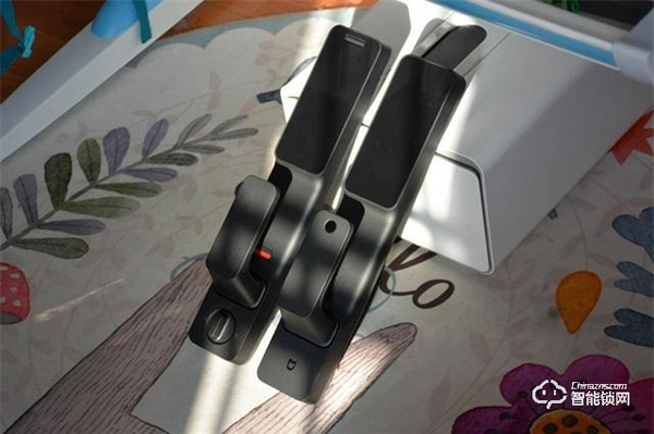 米家推拉式指紋鎖評測：顏值與實力共存，6種開鎖方式全家通用