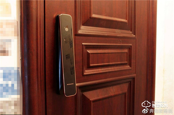 3D人臉識別開門，給家全方位守護：德施曼R8人臉智能鎖體驗