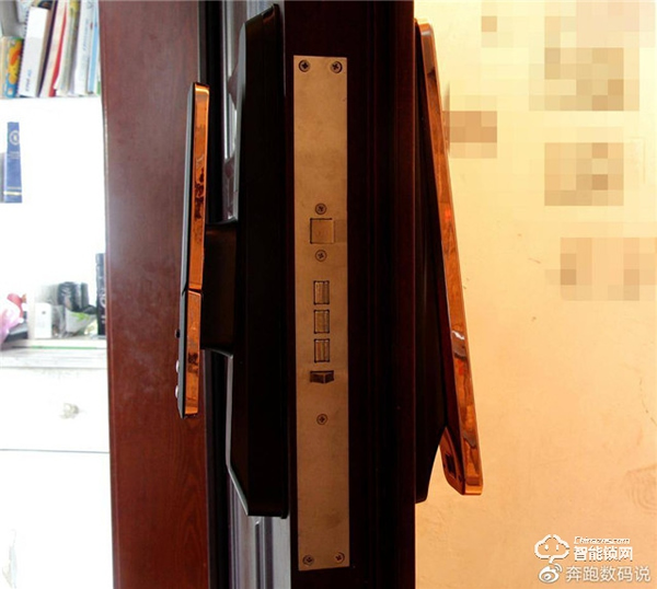 3D人臉識別開門，給家全方位守護：德施曼R8人臉智能鎖體驗