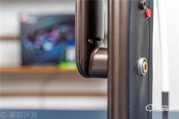 雙芯雙電機(jī)，開門更便捷，自動(dòng)上鎖更放心！TCL指紋智能鎖K6C評(píng)測