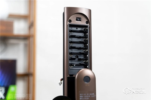 雙芯雙電機(jī)，開門更便捷，自動(dòng)上鎖更放心！TCL指紋智能鎖K6C評(píng)測