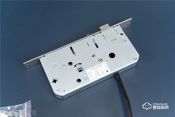 雙芯雙電機(jī)，開門更便捷，自動(dòng)上鎖更放心！TCL指紋智能鎖K6C評(píng)測