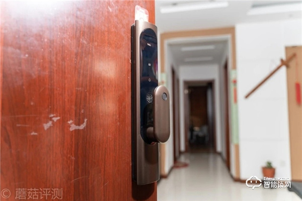 雙芯雙電機(jī)，開門更便捷，自動(dòng)上鎖更放心！TCL指紋智能鎖K6C評(píng)測