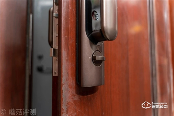 雙芯雙電機(jī)，開門更便捷，自動(dòng)上鎖更放心！TCL指紋智能鎖K6C評(píng)測