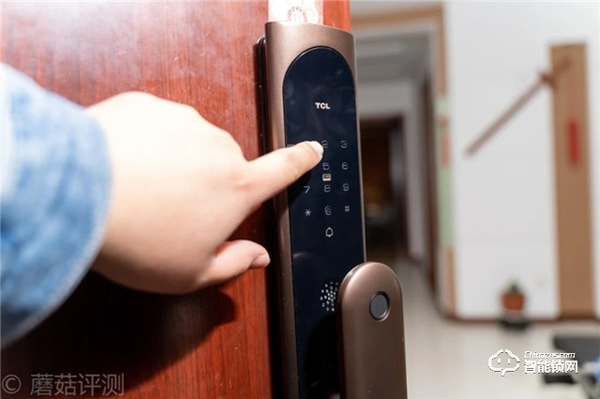 雙芯雙電機(jī)，開門更便捷，自動(dòng)上鎖更放心！TCL指紋智能鎖K6C評(píng)測