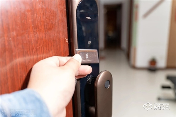 雙芯雙電機(jī)，開門更便捷，自動(dòng)上鎖更放心！TCL指紋智能鎖K6C評(píng)測