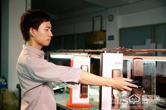 安全才是智能鎖的第一要?jiǎng)?wù)!安居邦智能鎖為您保駕護(hù)航 安全才是智能鎖的第一要?jiǎng)?wù)!安居邦智能鎖為您保駕護(hù)航