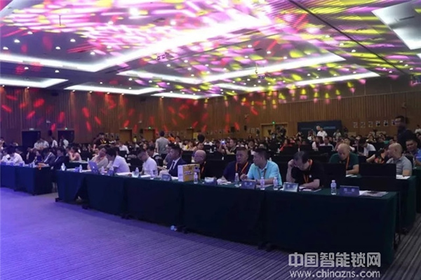 祝賀九萬(wàn)里智能鎖榮獲2018“葵花獎(jiǎng)” 引領(lǐng)行業(yè)蓬勃發(fā)展