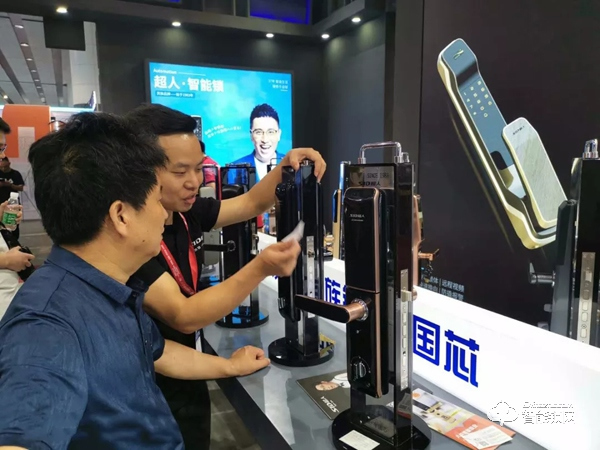 廣州建博會首秀 | 超人智能鎖攜全品類驚艷亮相，掀起熱潮！