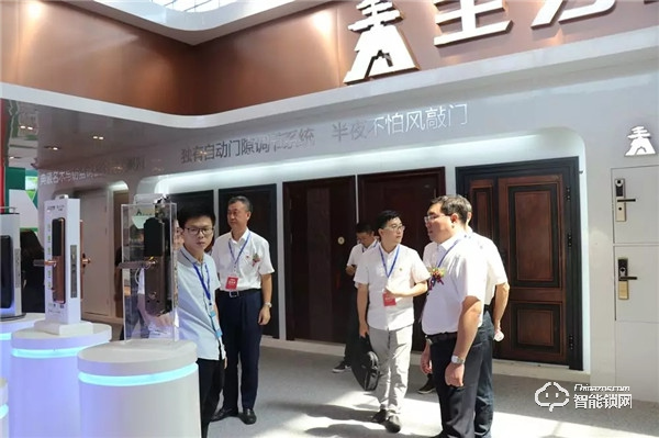 王力智能產品驚艷五金博覽會