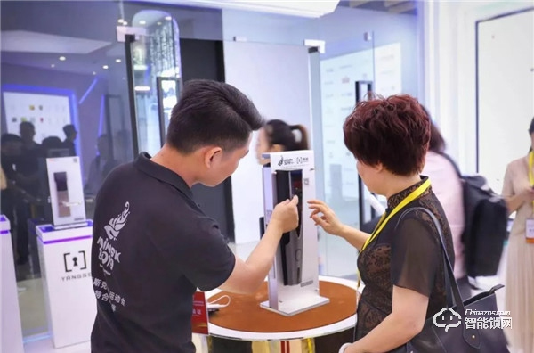 中山小欖五金鎖具博覽會上，楊格實力圈粉
