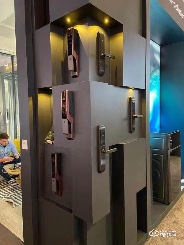 開門聯動智能家電,TCL物聯網智能門鎖帶來未來家居新想象 開門聯動智能家電,TCL物聯網智能門鎖帶來未來家居新想象