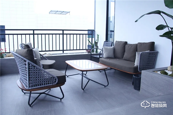 VOC智能辦公樣板領(lǐng)先行業(yè),探秘“新基建”賦能的“智慧工廠” VOC智能辦公樣板領(lǐng)先行業(yè),探秘“新基建”賦能的“智慧工廠”