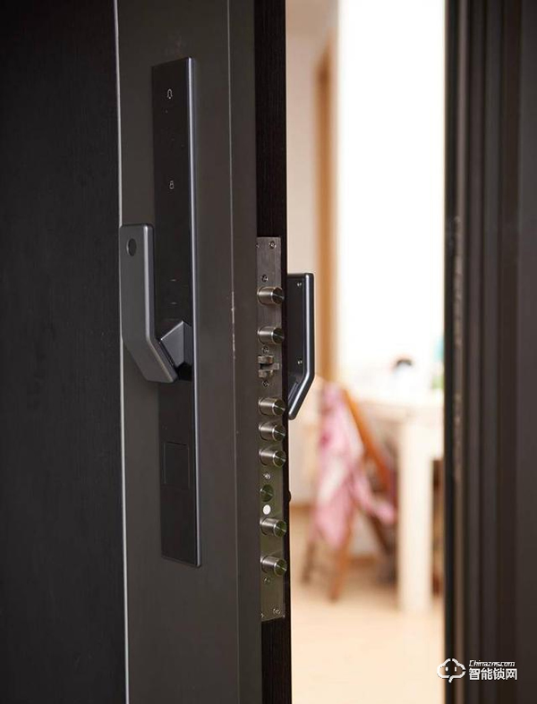 一個(gè)門重85KG，小米有品上架，嵌入式智能鎖，自帶10寸屏