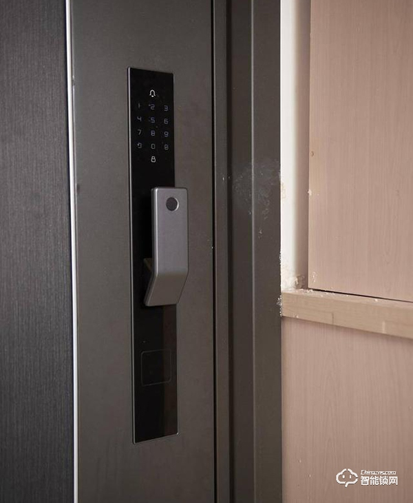 一個(gè)門重85KG，小米有品上架，嵌入式智能鎖，自帶10寸屏