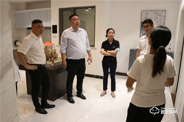 西門子產(chǎn)品管理總監(jiān)齊宇到王力考察
