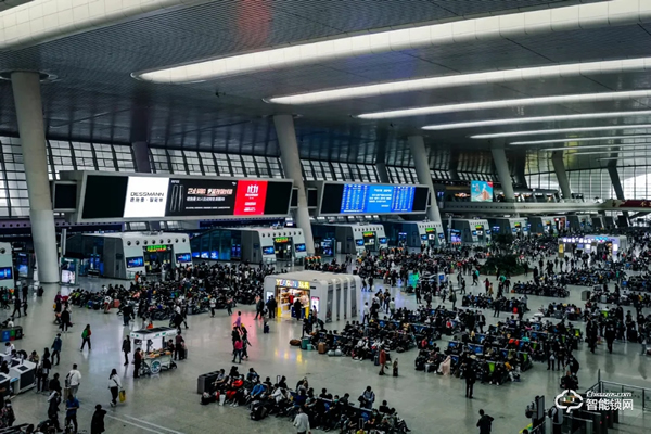 德施曼麒麟R8“刷臉”亮相各大機場高鐵站，二代3D人臉智能鎖迅速引爆中高端市場！