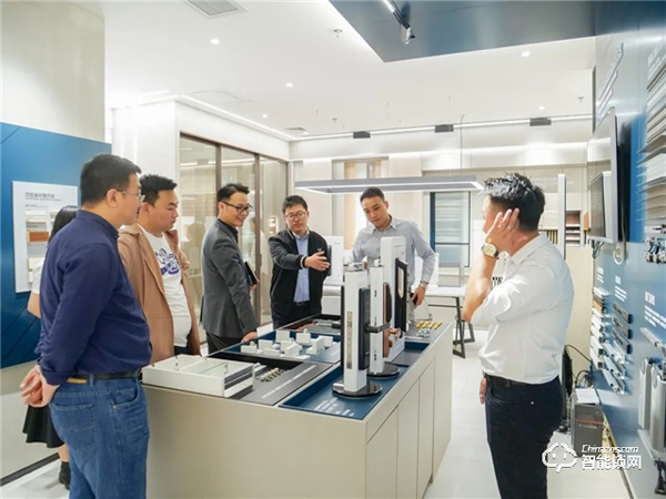 強(qiáng)強(qiáng)聯(lián)合，共創(chuàng)輝煌 | 龍湖地產(chǎn)高層到訪頂固，共謀未來深度發(fā)展