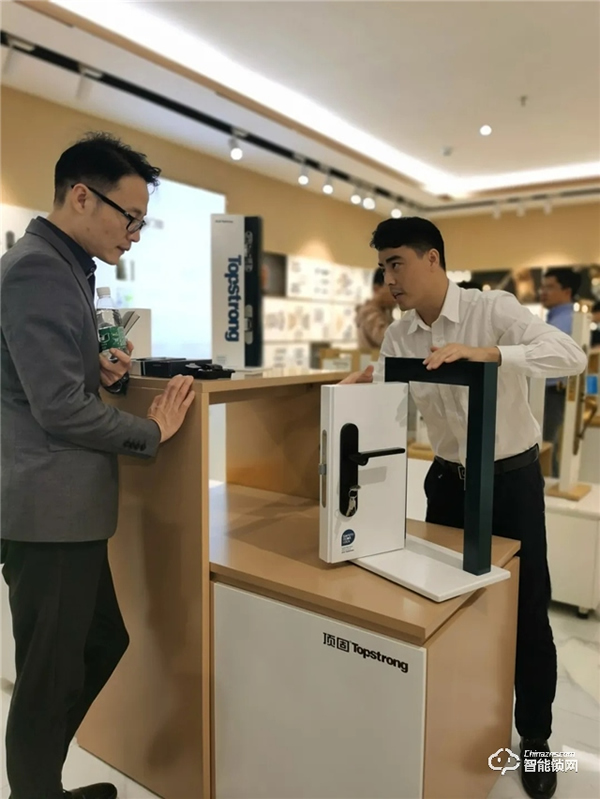 強(qiáng)強(qiáng)聯(lián)合，共創(chuàng)輝煌 | 龍湖地產(chǎn)高層到訪頂固，共謀未來深度發(fā)展