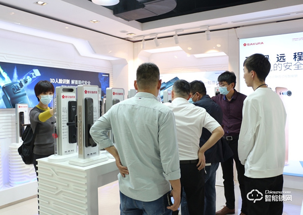 澤信集團領導一行蒞臨櫻花智能鎖考察交流