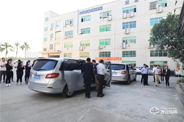 寧夏海原縣縣委領(lǐng)導(dǎo)一行參觀考察皇家金盾人臉鎖生產(chǎn)基地