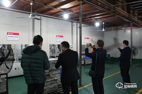 星河地產(chǎn)集團(tuán)領(lǐng)導(dǎo)一行蒞臨櫻花智能鎖參觀交流 星河地產(chǎn)集團(tuán)領(lǐng)導(dǎo)一行蒞臨櫻花智能鎖參觀交流