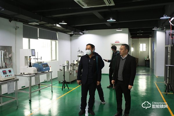 星河地產(chǎn)集團(tuán)領(lǐng)導(dǎo)一行蒞臨櫻花智能鎖參觀交流 星河地產(chǎn)集團(tuán)領(lǐng)導(dǎo)一行蒞臨櫻花智能鎖參觀交流