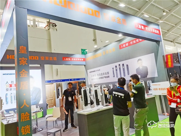 云南建博會第一天 皇家金盾人臉鎖憑實力“撩”人