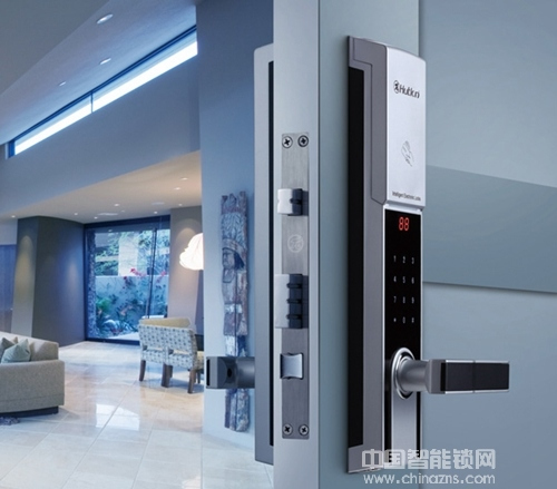 只要上提就可以反鎖?指紋鎖簡單會不會不安全 只要上提就可以反鎖?指紋鎖簡單會不會不安全