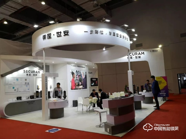 近百個(gè)智能鎖品牌上海建博會(huì)爭奇斗艷,這些新技術(shù)和黑科技成關(guān)注焦點(diǎn) 近百個(gè)智能鎖品牌上海建博會(huì)爭奇斗艷,這些新技術(shù)和黑科技成關(guān)注焦點(diǎn)
