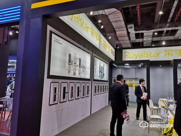 近百個(gè)智能鎖品牌上海建博會(huì)爭奇斗艷，這些新技術(shù)和黑科技成關(guān)注焦點(diǎn)