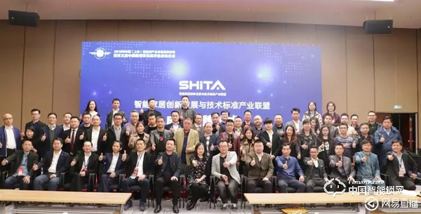 近百個(gè)智能鎖品牌上海建博會(huì)爭奇斗艷,這些新技術(shù)和黑科技成關(guān)注焦點(diǎn) 近百個(gè)智能鎖品牌上海建博會(huì)爭奇斗艷,這些新技術(shù)和黑科技成關(guān)注焦點(diǎn)