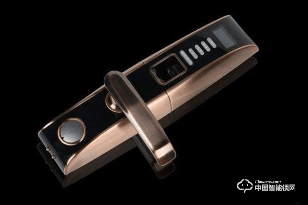 智能鎖被認(rèn)為是智能家居行業(yè)的敲門磚 是各行各業(yè)巨頭的布局對(duì)象